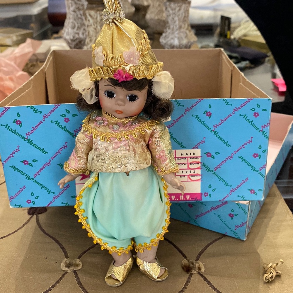 Madame Alexander International Dolls